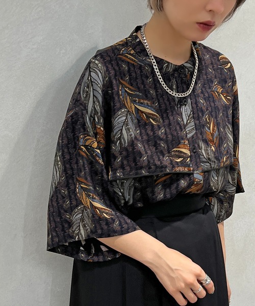 apres jour mignon（アプレジュールミニョン）の「柄バンドカラー半袖シャツ【ZOZOTOWN限定アイテム】（シャツ/ブラウス・レディース・ネイビー/ブルー系その他/グリーン系その他・フリー/X-LARGE）」の2枚目の写真