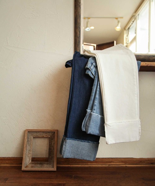 Chillfar（チルファー）の「ロールアップデニムパンツ（デニムパンツ・レディース・ブラック/ネイビー/アイボリー/ワンウォッシュ・MEDIUM/LARGE）」の20枚目の写真