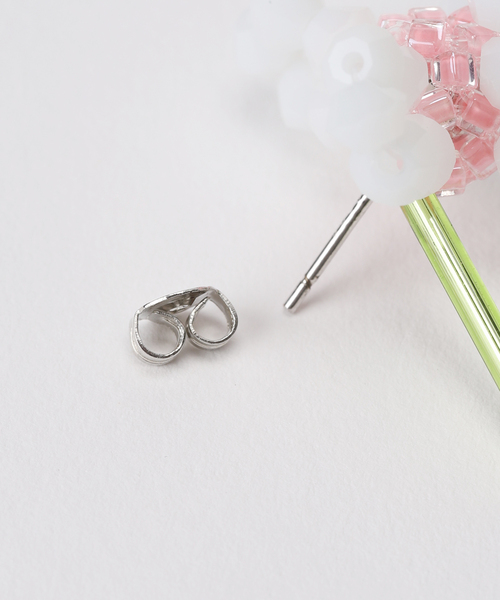 セール】【HELENA THULIN/ヘレナチューリン】ホワイトフラワーピアス