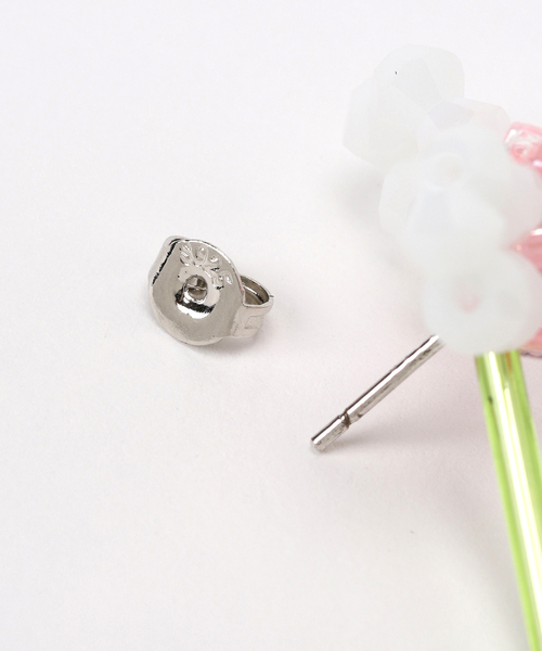 セール】【HELENA THULIN/ヘレナチューリン】ホワイトフラワーピアス