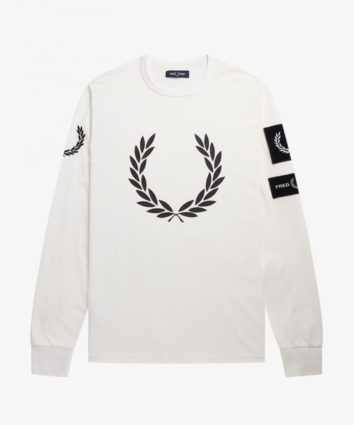 FRED PERRY(フレッドペリー)の「Badge Detail Long Sleeve Tee(Tシャツ/カットソー・メンズ・ホワイト・M/L)」の4枚目の写真