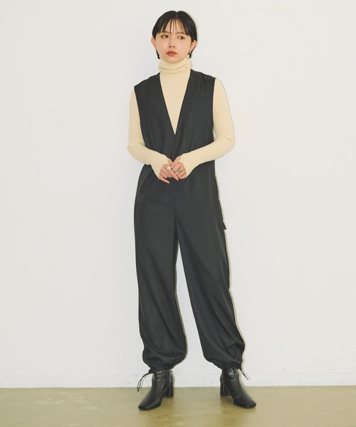 Aunt Marie's(アントマリーズ)の「深Vネックオールインワン(つなぎ/オールインワン・レディース・ブラック/ベージュ・MEDIUM/TALL/FREE)」の4枚目の写真