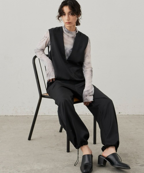 Aunt Marie's(アントマリーズ)の「深Vネックオールインワン(つなぎ/オールインワン・レディース・ブラック/ベージュ・MEDIUM/TALL/FREE)」の13枚目の写真