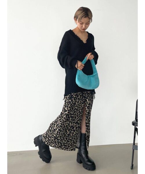 EMODA（エモダ）の「センタースリットロングスカート（スカート・レディース・ブラック/その他・SMALL/MEDIUM）」の6枚目の写真