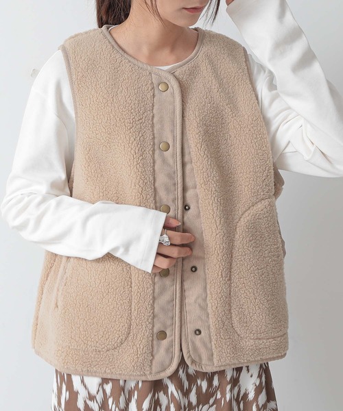 and it_（アンドイット）の「ボアベスト（ベスト・レディース・ダークベージュ/ネイビー/ライトグレー・M-L）」の4枚目の写真