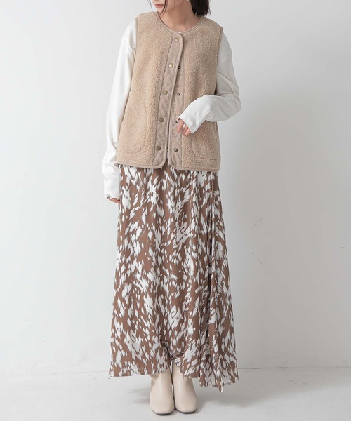 and it_（アンドイット）の「ボアベスト（ベスト・レディース・ダークベージュ/ネイビー/ライトグレー・M-L）」の5枚目の写真