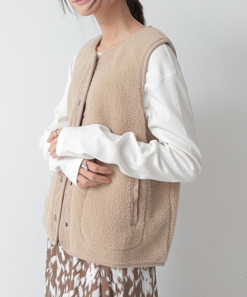 and it_（アンドイット）の「ボアベスト（ベスト・レディース・ダークベージュ/ネイビー/ライトグレー・M-L）」の6枚目の写真