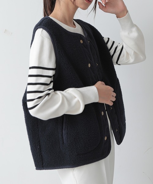 and it_（アンドイット）の「ボアベスト（ベスト・レディース・ダークベージュ/ネイビー/ライトグレー・M-L）」の11枚目の写真