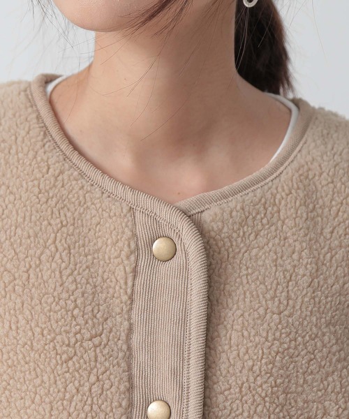 and it_（アンドイット）の「ボアベスト（ベスト・レディース・ダークベージュ/ネイビー/ライトグレー・M-L）」の13枚目の写真