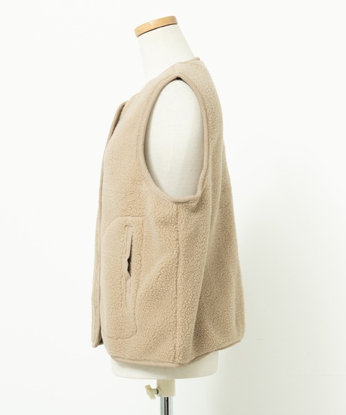 and it_（アンドイット）の「ボアベスト（ベスト・レディース・ダークベージュ/ネイビー/ライトグレー・M-L）」の21枚目の写真