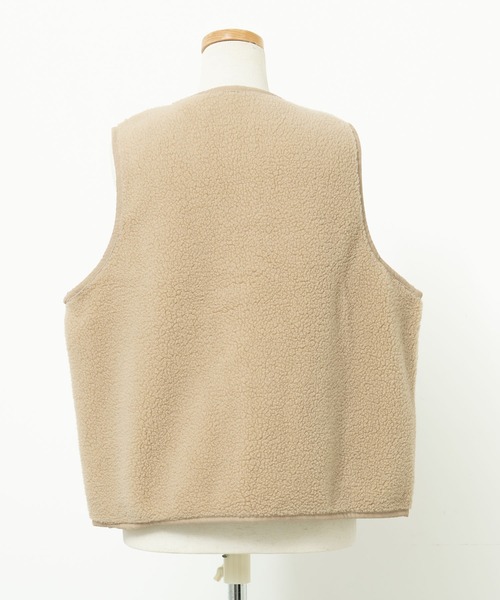 and it_（アンドイット）の「ボアベスト（ベスト・レディース・ダークベージュ/ネイビー/ライトグレー・M-L）」の22枚目の写真