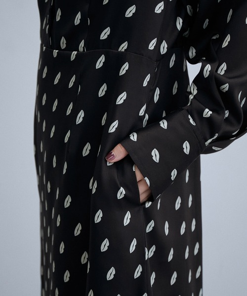 ADAM ET ROPE'（アダムエロペ）の「【サステナブル】リッププリントワンピース（ワンピース・レディース・ブラック系その他/グレー系その他・FREE）」の13枚目の写真
