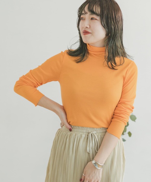 ITEMS URBANRESEARCH（アイテムズ アーバンリサーチ）の「『UR GREEN』タートルネックリブトップス（Tシャツ/カットソー・レディース・ブラック/オレンジ/グリーン/ホワイト・FREE）」の19枚目の写真