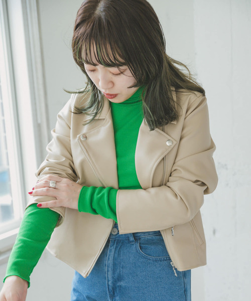 ITEMS URBANRESEARCH（アイテムズ アーバンリサーチ）の「『UR GREEN』タートルネックリブトップス（Tシャツ/カットソー・レディース・ブラック/オレンジ/グリーン/ホワイト・FREE）」の5枚目の写真