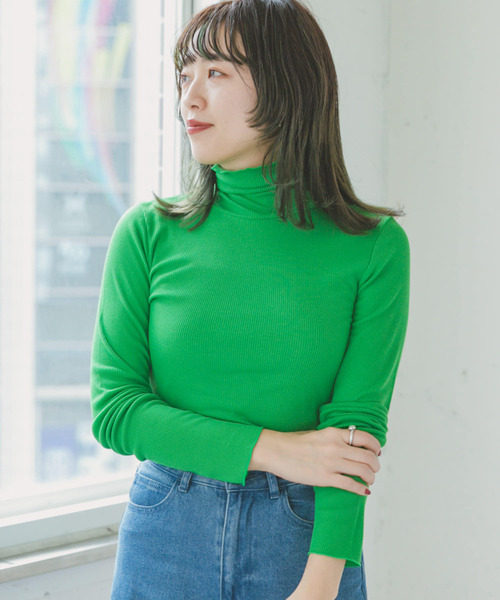 ITEMS URBANRESEARCH（アイテムズ アーバンリサーチ）の「『UR GREEN』タートルネックリブトップス（Tシャツ/カットソー・レディース・ブラック/オレンジ/グリーン/ホワイト・FREE）」の16枚目の写真