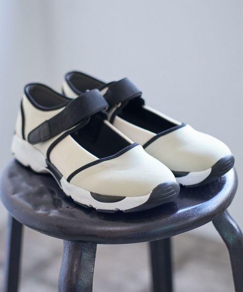 LEPSIM(レプシィム)の「ストラップスニーカー 183016(スニーカー・レディース・アイボリー/グレー/ブラック/ブラック系その他・MEDIUM/LARGE)」の2枚目の写真