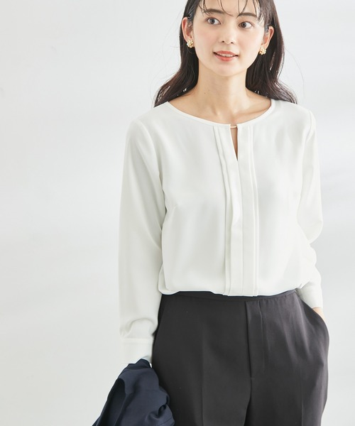 ROPE' PICNIC（ロペピクニック）の「白からの解放！多機能ブラウス/フロントタックゴールドバー付きブラウス（シャツ/ブラウス・レディース・ネイビー/ベージュ系その他/ホワイト・38）」の4枚目の写真