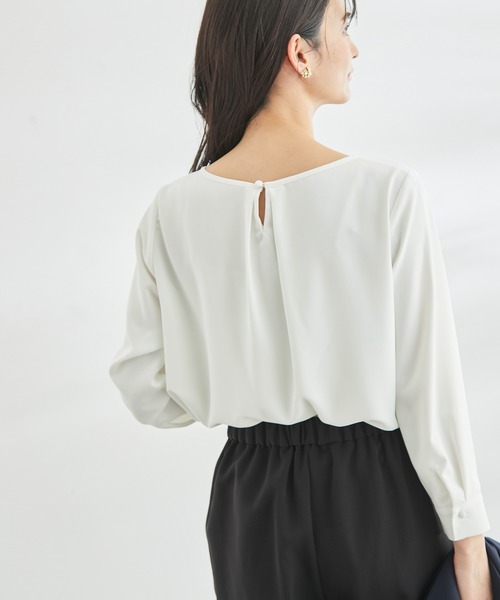ROPE' PICNIC（ロペピクニック）の「白からの解放！多機能ブラウス/フロントタックゴールドバー付きブラウス（シャツ/ブラウス・レディース・ネイビー/ベージュ系その他/ホワイト・38）」の6枚目の写真