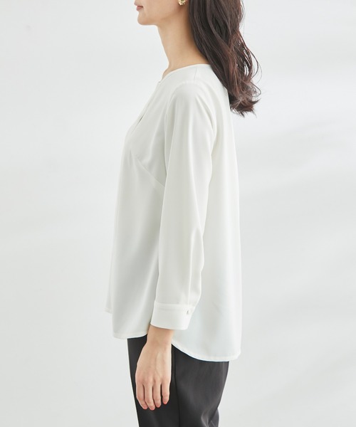 ROPE' PICNIC（ロペピクニック）の「白からの解放！多機能ブラウス/フロントタックゴールドバー付きブラウス（シャツ/ブラウス・レディース・ネイビー/ベージュ系その他/ホワイト・38）」の16枚目の写真