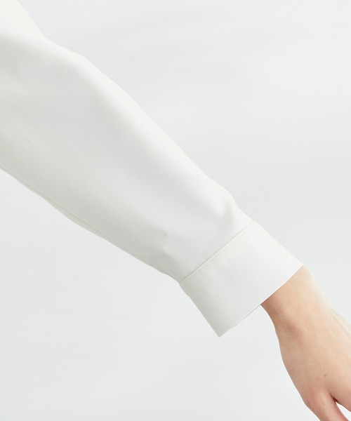 ROPE' PICNIC（ロペピクニック）の「白からの解放！多機能ブラウス/フロントタックゴールドバー付きブラウス（シャツ/ブラウス・レディース・ネイビー/ベージュ系その他/ホワイト・38）」の21枚目の写真