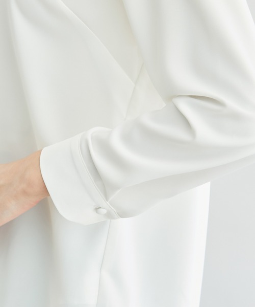 ROPE' PICNIC（ロペピクニック）の「白からの解放！多機能ブラウス/フロントタックゴールドバー付きブラウス（シャツ/ブラウス・レディース・ネイビー/ベージュ系その他/ホワイト・38）」の22枚目の写真