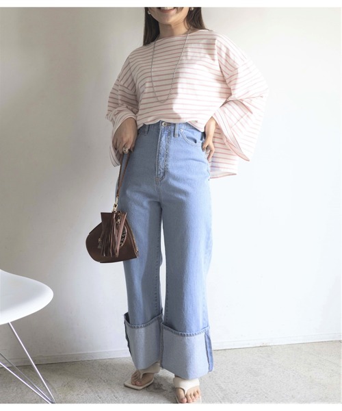 Yucca(ユッカ)の「ロールアップデニムパンツ (MEKKE 低身長向け)(デニムパンツ・レディース・サックスブルー/ネイビー・X-SMALL/SMALL)」の2枚目の写真