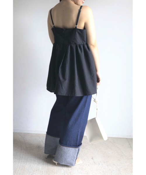 Yucca(ユッカ)の「ロールアップデニムパンツ (MEKKE 低身長向け)(デニムパンツ・レディース・サックスブルー/ネイビー・X-SMALL/SMALL)」の13枚目の写真