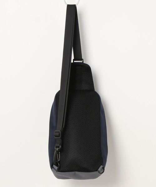 Arnold Palmer（アーノルドパーマー）の「撥水 コンビ ショルダーバッグ（ショルダーバッグ・レディース・カーキ/ネイビー/ブラック・F）」の4枚目の写真