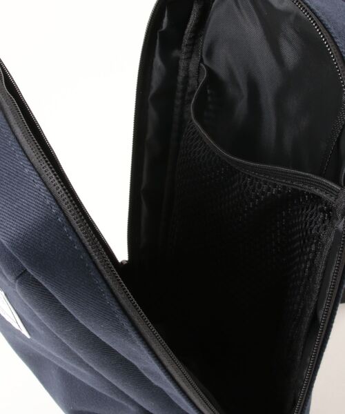 Arnold Palmer（アーノルドパーマー）の「撥水 コンビ ショルダーバッグ（ショルダーバッグ・レディース・カーキ/ネイビー/ブラック・F）」の7枚目の写真