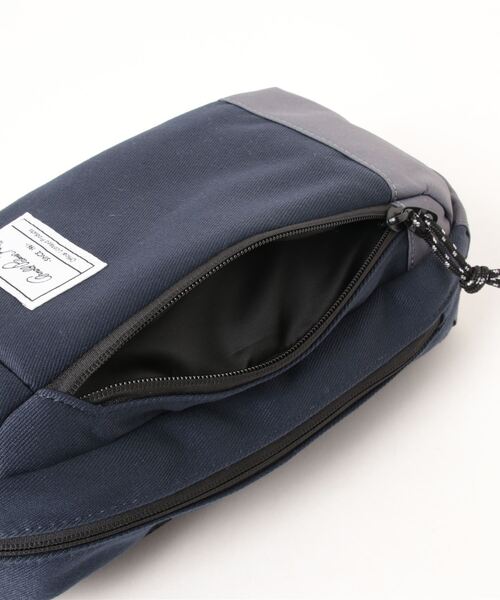 Arnold Palmer（アーノルドパーマー）の「撥水 コンビ ショルダーバッグ（ショルダーバッグ・レディース・カーキ/ネイビー/ブラック・F）」の6枚目の写真