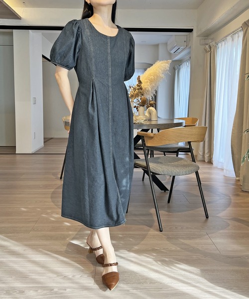Jewelobe(ジュエローブ)の「ボリュームスリーブウエストマークフレアデニムワンピース(ワンピース・レディース・ブルー/ネイビー・FREE)」の2枚目の写真