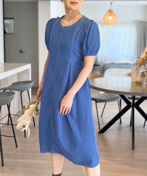 Jewelobe(ジュエローブ)の「ボリュームスリーブウエストマークフレアデニムワンピース(ワンピース・レディース・ブルー/ネイビー・FREE)」の6枚目の写真