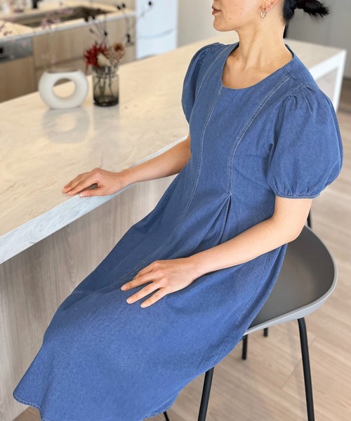Jewelobe(ジュエローブ)の「ボリュームスリーブウエストマークフレアデニムワンピース(ワンピース・レディース・ブルー/ネイビー・FREE)」の8枚目の写真