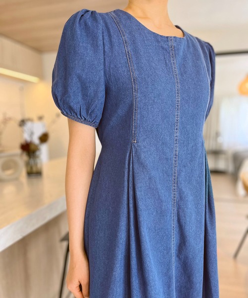 Jewelobe(ジュエローブ)の「ボリュームスリーブウエストマークフレアデニムワンピース(ワンピース・レディース・ブルー/ネイビー・FREE)」の9枚目の写真