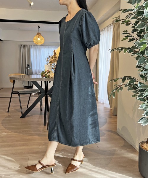 Jewelobe(ジュエローブ)の「ボリュームスリーブウエストマークフレアデニムワンピース(ワンピース・レディース・ブルー/ネイビー・FREE)」の11枚目の写真