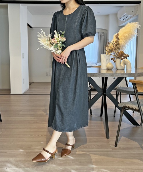 Jewelobe(ジュエローブ)の「ボリュームスリーブウエストマークフレアデニムワンピース(ワンピース・レディース・ブルー/ネイビー・FREE)」の13枚目の写真