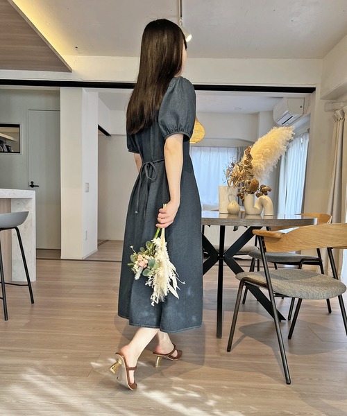Jewelobe(ジュエローブ)の「ボリュームスリーブウエストマークフレアデニムワンピース(ワンピース・レディース・ブルー/ネイビー・FREE)」の16枚目の写真