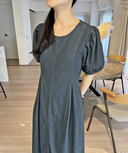 Jewelobe(ジュエローブ)の「ボリュームスリーブウエストマークフレアデニムワンピース(ワンピース・レディース・ブルー/ネイビー・FREE)」の18枚目の写真