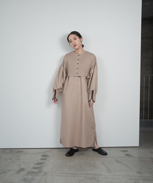 lawgy(ラウジー)の「pin tuck vest shirt op(ワンピース・レディース・ベージュ/ホワイト・FREE)」の2枚目の写真