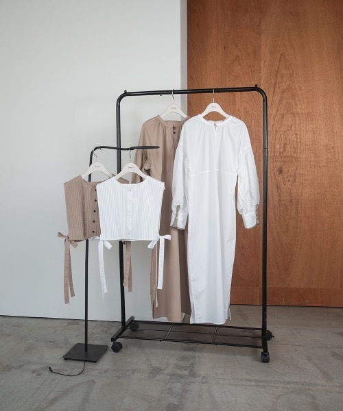 lawgy(ラウジー)の「pin tuck vest shirt op(ワンピース・レディース・ベージュ/ホワイト・FREE)」の16枚目の写真
