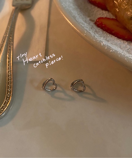 whim(ウィム)の「Tiny Heart Catchless Pierce-ハートキャッチレスピアス-(ピアス(両耳用)・レディース・シルバー/ゴールド・FREE)」の13枚目の写真