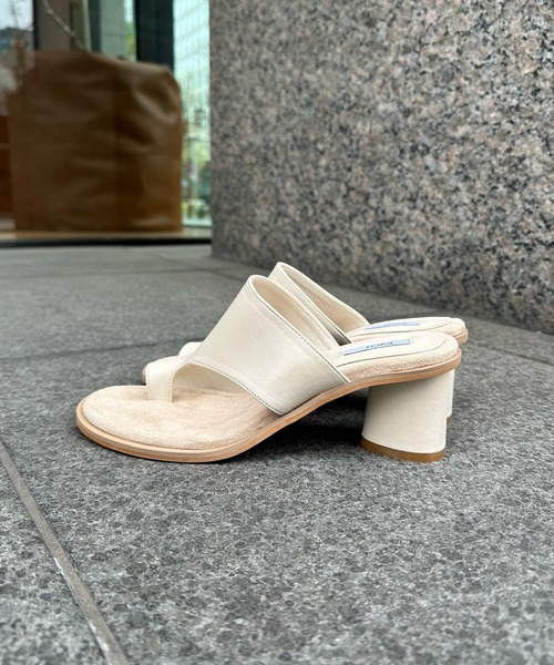 DouDou（ドゥドゥ）の「【WEB限定】ラウンドヒールトングサンダル（サンダル・レディース・ベージュ/ブラック/アイボリー・M/L）」の12枚目の写真