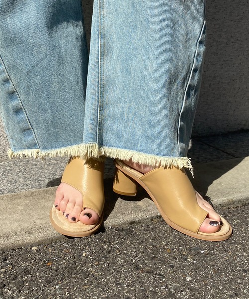 DouDou（ドゥドゥ）の「【WEB限定】ラウンドヒールトングサンダル（サンダル・レディース・ベージュ/ブラック/アイボリー・M/L）」の9枚目の写真