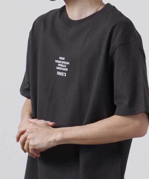 FUNALIVE(ファンアライブ)の「FINCK'S イラスト柄 オーバーサイズ半袖Tシャツ(Tシャツ/カットソー・メンズ・ホワイト系その他3/グリーン/ホワイト系その他/グレー系その他2/グレー系その他3/ラベンダー/サンドベージュ/グレー系その他/チャコールグレー/オフホワイト/ホワイト系その他2/サックスブルー・XL/L/M)」の6枚目の写真