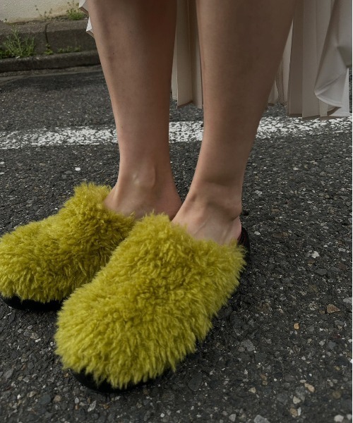 Ameri（アメリ）の「VOLUME FUR SANDAL（サンダル・レディース・ライム/ベージュ/ブラック・MEDIUM/SMALL/LARGE）」の12枚目の写真