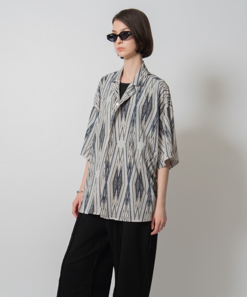 D.TT.K（ディティーティーケー）の「【ユニセックス】RETRO OVERSIZED SHIRTS レトロ柄 オーバーサイズ シルエット シャツ（シャツ/ブラウス・メンズ・ネイビー/チャコールグレー・FREE）」の3枚目の写真