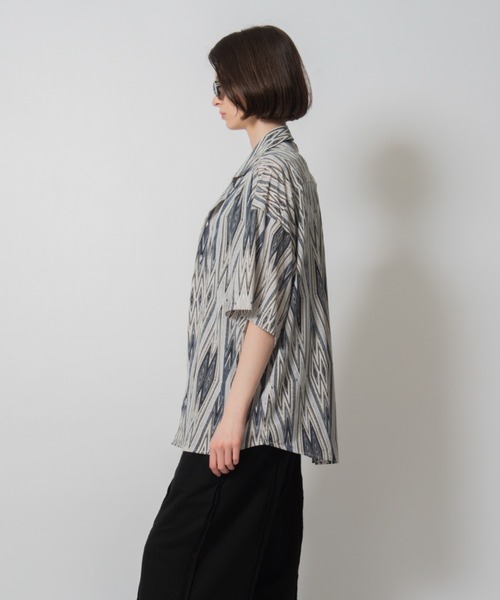 D.TT.K（ディティーティーケー）の「【ユニセックス】RETRO OVERSIZED SHIRTS レトロ柄 オーバーサイズ シルエット シャツ（シャツ/ブラウス・メンズ・ネイビー/チャコールグレー・FREE）」の4枚目の写真