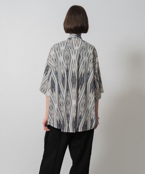 D.TT.K（ディティーティーケー）の「【ユニセックス】RETRO OVERSIZED SHIRTS レトロ柄 オーバーサイズ シルエット シャツ（シャツ/ブラウス・メンズ・ネイビー/チャコールグレー・FREE）」の5枚目の写真