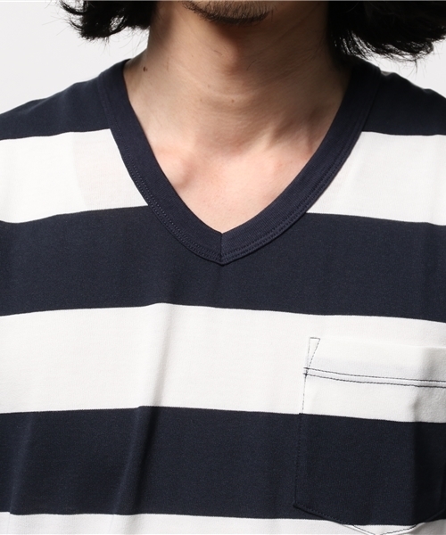 AZUL by moussy(アズールバイマウジー)の「太ボーダーVネック半袖ポケT(Tシャツ/カットソー・メンズ・ホワイト/トップグレー・SMALL/LARGE/X-SMALL/X-LARGE/MEDIUM)」の6枚目の写真
