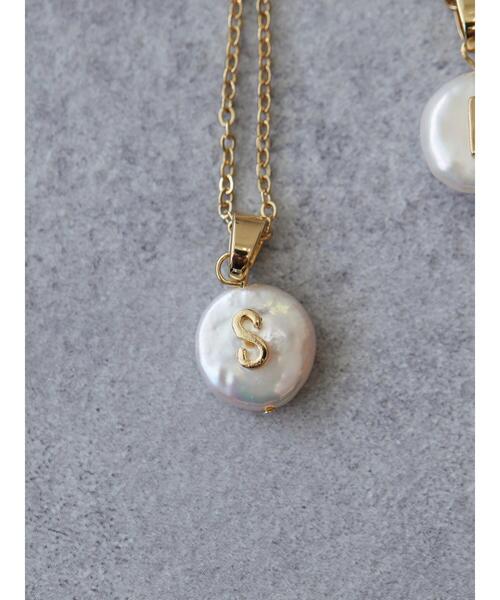 AMERICAN HOLIC（アメリカンホリック）の「イニシャル淡水パールネックレス（ネックレス・レディース・A/K/M/R/S/Y・FREE）」の5枚目の写真